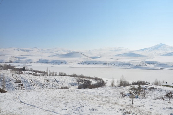 Barajlar soğuktan dondu kaldı