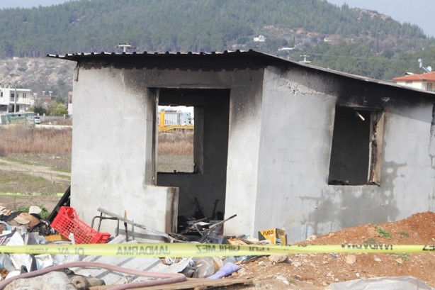 Foto - Barakada yangın! Emekli öğretmen hayatını kaybetti