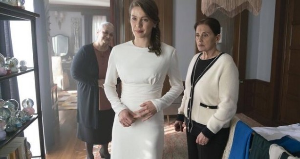 Foto - Barbaroslar'dan ahlaksız Camdaki Kız'a ağır darbe!