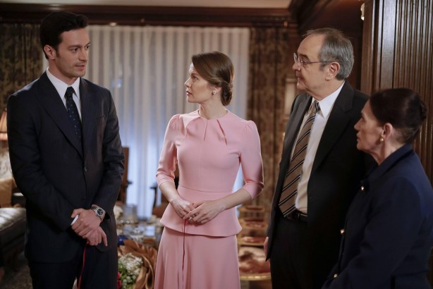 Foto - Barbaroslar'dan ahlaksız Camdaki Kız'a ağır darbe!