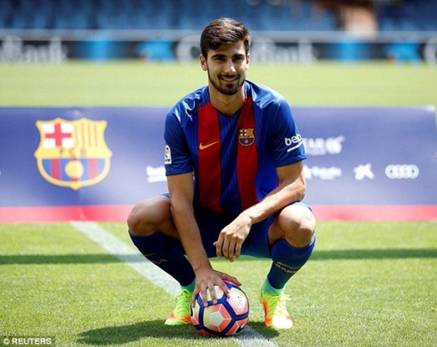 Foto - Barcelona'da Arda'yı sildiler! 