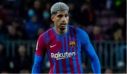 Barcelonalı futbolcu hastaneye kaldırıldı