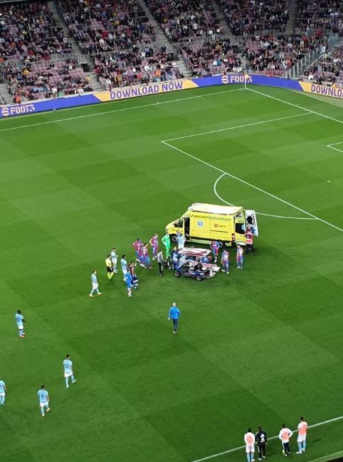 Foto - Barcelonalı futbolcu hastaneye kaldırıldı