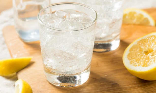 Bardak bardak içiyoruz ama tütün kadar zehirli! Bu içecek tansiyonu ve şekeri tavan yaptırıyor!