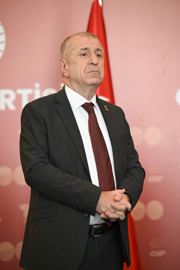 Foto - Bari bugün yapma! Özgür Özel’den skandal Bozkurt işareti yorumu! 