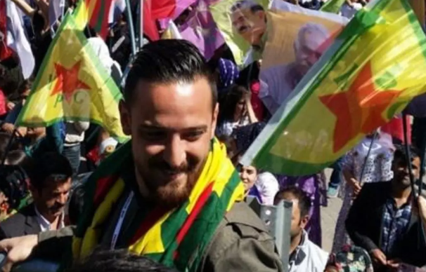 Foto - Bari bugün yapma! Özgür Özel’den skandal Bozkurt işareti yorumu! 