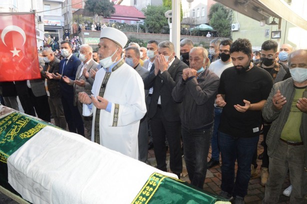 Foto - Barış Akarsu'nun annesi toprağa verildi