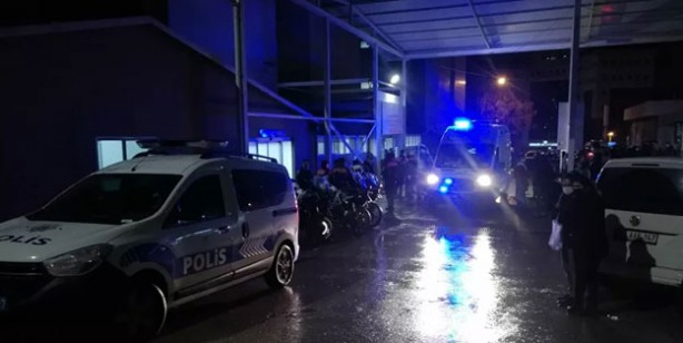 Foto - Barışmak için bir araya gelen iki aile çatıştı