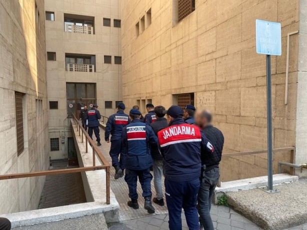 Foto - Bariyerleri çalan zanlılar tutuklandı