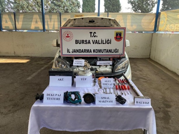 Foto - Bariyerleri çalan zanlılar tutuklandı