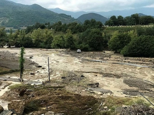 Foto - Bartın ve Sinop'ta sel felaketi! Yol çöktü, köprüler yıkıldı.... Meteoroloji uyardı