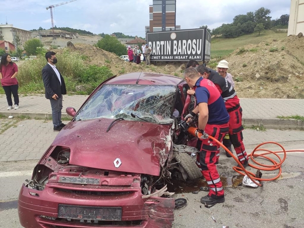 Foto - Bartın'da feci kaza: 1 ölü, 1 yaralı