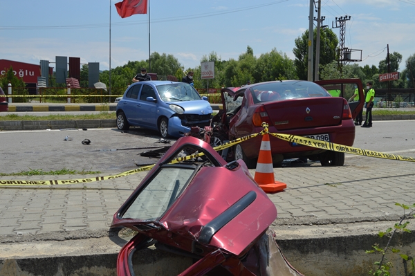 Foto - Bartın'da feci kaza: 1 ölü, 1 yaralı