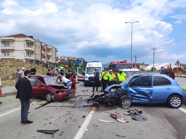 Foto - Bartın'da feci kaza: 1 ölü, 1 yaralı