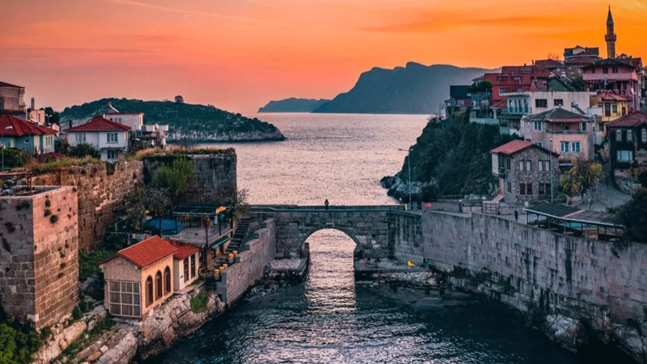 Bartın'da korku dolu anlar! Hızı 50 km boyu 5 metreyi aştı