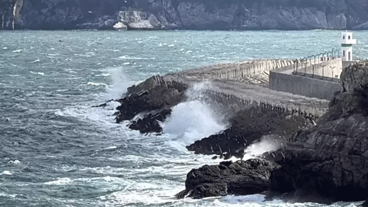Foto - Bartın'da korku dolu anlar! Hızı 50 km boyu 5 metreyi aştı