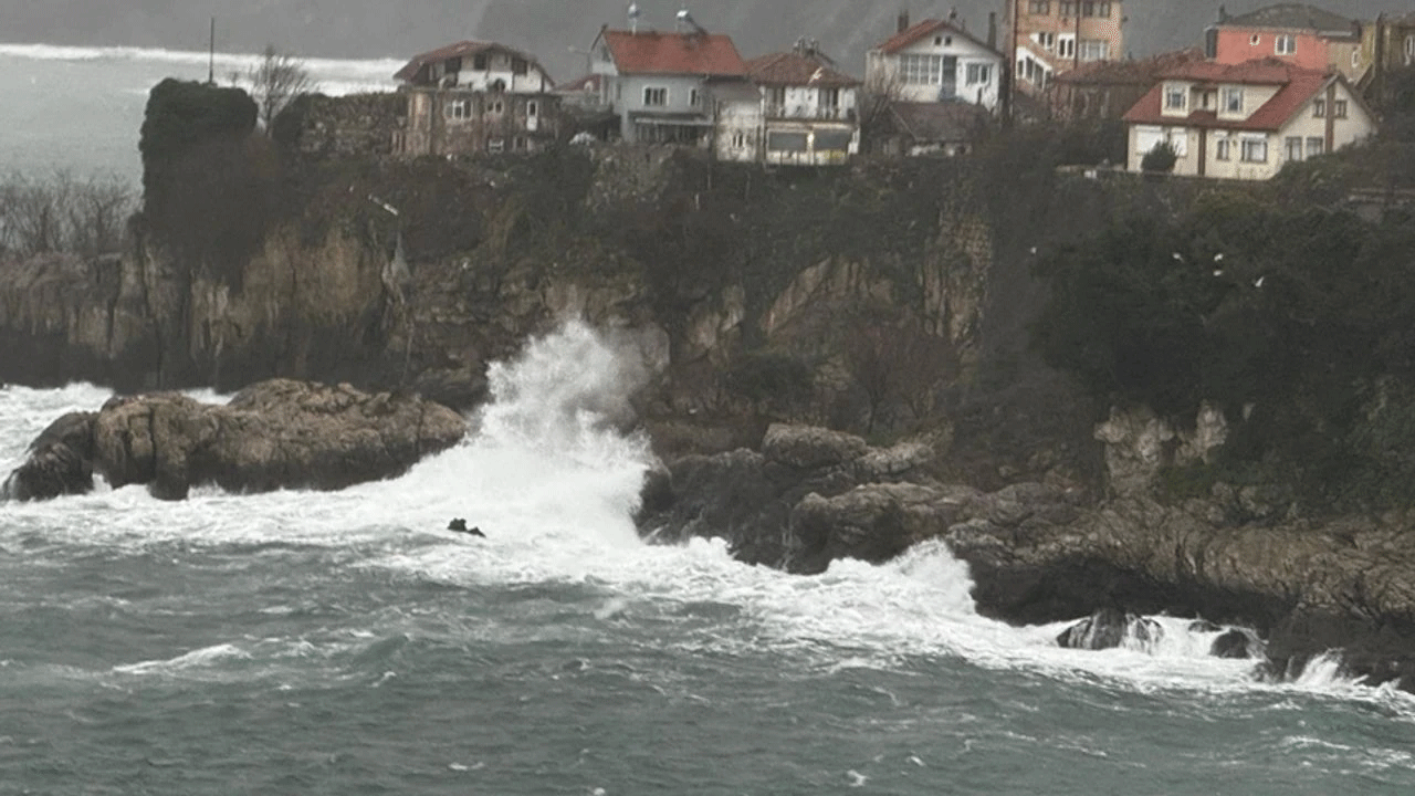 Foto - Bartın'da korku dolu anlar! Hızı 50 km boyu 5 metreyi aştı