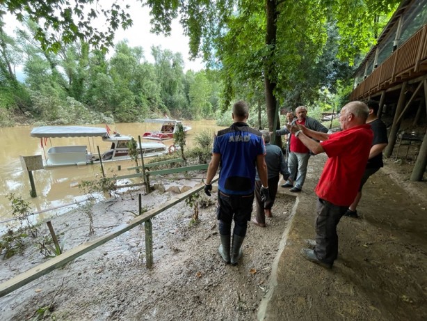 Bartın'da su alan gezi teknesi kurtarıldı
