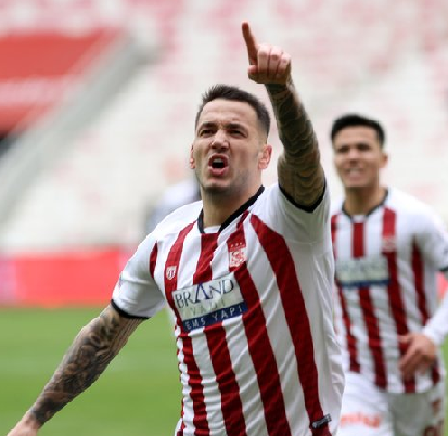 Başakşehir maçına saatler kala son forvet tahminini açıkladılar... Gökte ararken yerde buldu!