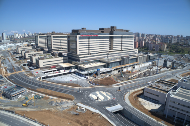 Başakşehir Şehir Hastanesi’nde geri sayım açılışa 3 gün kala kara yolları ortaya çıktı