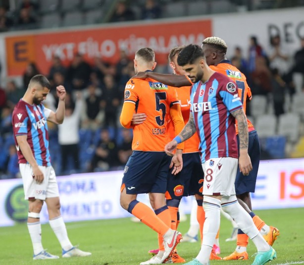 Foto - Başakşehir, Trabzonspor'u 3-1 mağlup etti