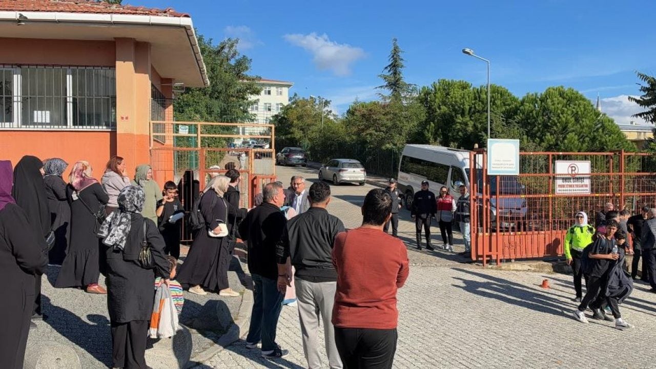 Başakşehir'de bir ortaokulda bıçaklı kavga olmuştu! MEB'den açıklama geldi 