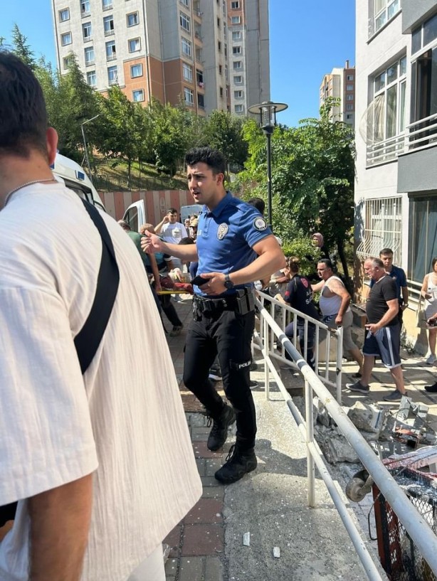  Başakşehir'de inşaat işçileri çöken iskelenin altında kaldı