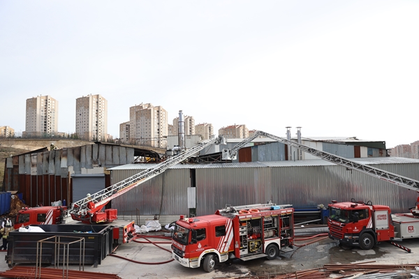 Foto - Başakşehir'de tekstil fabrikasında yangın