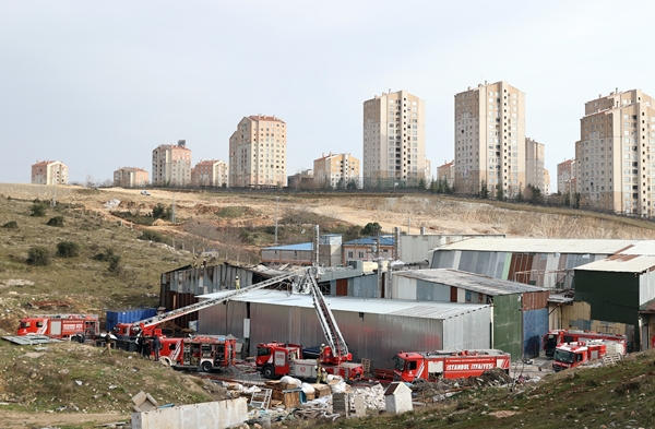 Foto - Başakşehir'de tekstil fabrikasında yangın