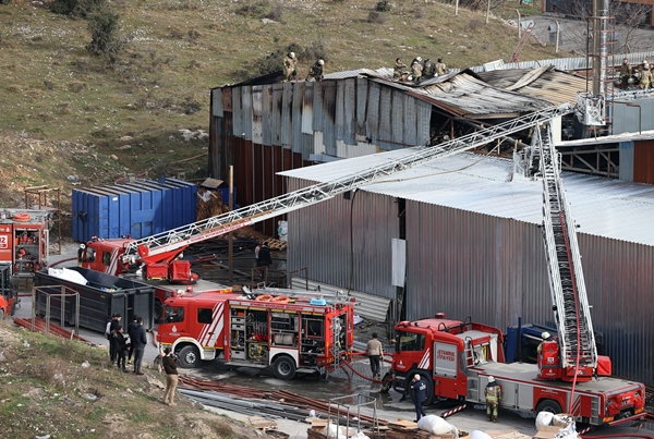 Foto - Başakşehir'de tekstil fabrikasında yangın