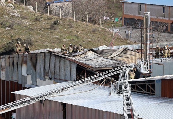 Foto - Başakşehir'de tekstil fabrikasında yangın