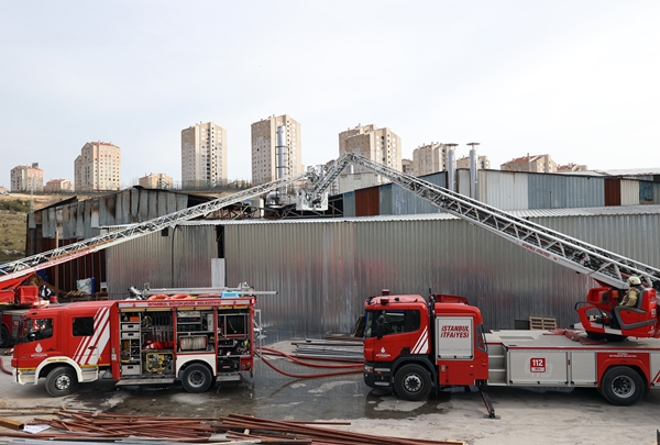 Foto - Başakşehir'de tekstil fabrikasında yangın