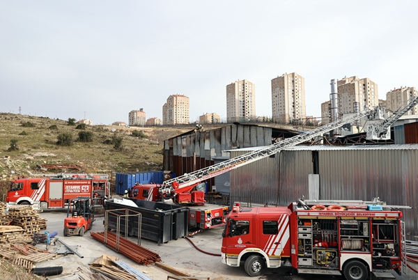 Foto - Başakşehir'de tekstil fabrikasında yangın