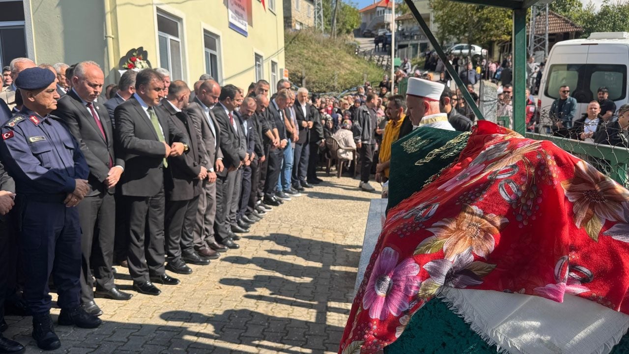 Foto - Başakşehir’deki okul saldırısında can vermişti! 10 yaşındaki Eslem dualarla uğurlandı