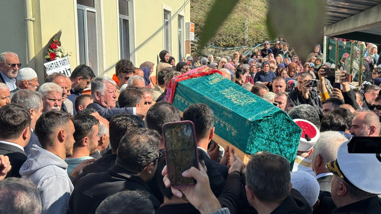 Foto - Başakşehir’deki okul saldırısında can vermişti! 10 yaşındaki Eslem dualarla uğurlandı