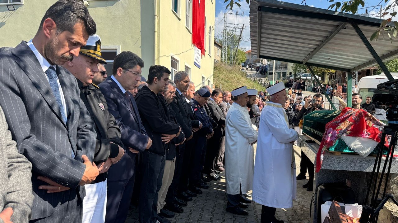 Foto - Başakşehir’deki okul saldırısında can vermişti! 10 yaşındaki Eslem dualarla uğurlandı