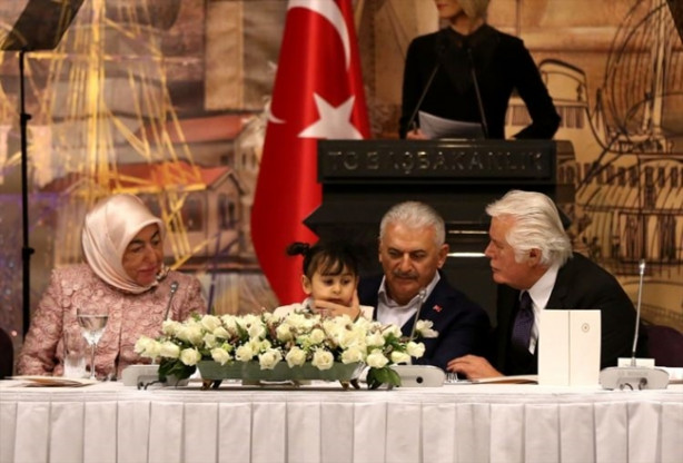  Başbakan Binali Yıldırım sanatçıları ağırladı