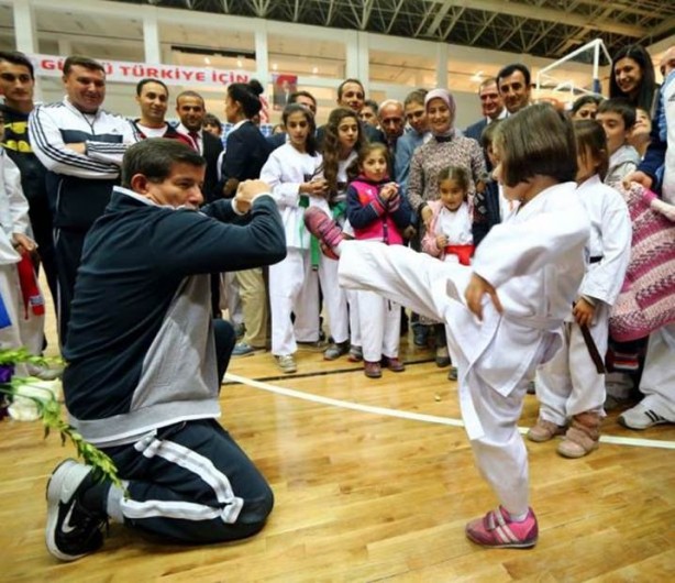Foto - Başbakan Davutoğlu tekvando antrenmanında