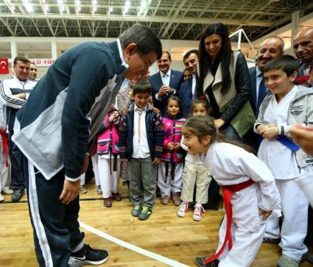 Başbakan Davutoğlu tekvando antrenmanında