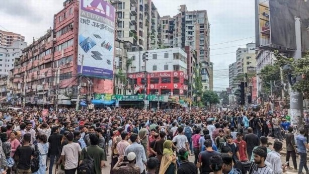 Foto - Başbakanın ülkeden kaçtığı yönetimin devrildiği ülkede hareketli saatler! Bayraktar TB2 SİHA'lar havalandı