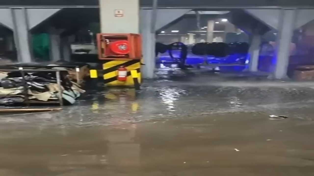 Foto - Başiskele’de dev fabrikaları sel bastı! Hayat Kimya ve Özka Lastik sular altında kaldı!