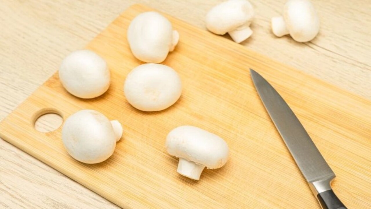 Foto - Basit ama etkili bir yöntem! İşte mantarı yıkamadan temizlemenin sırrı