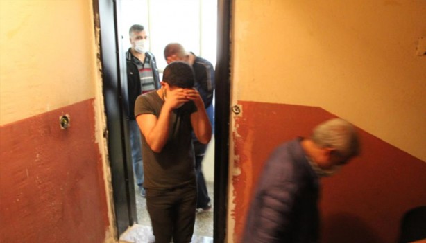 Başka amaçla gelmişlerdi... Polis yanlışlıkla kumar mekanını bastı
