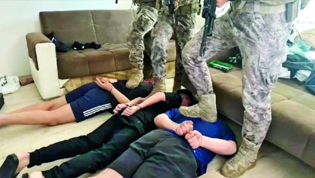Foto - Başka ülkeden gelip zehir satıyorlardı! Türk polisi böyle enselerine çöktü