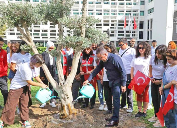 Foto - Başkan Böcek’ten, İsrail’in Gazze katliamına manidar kınama: İsrail söküyor, Böcek dikiyor