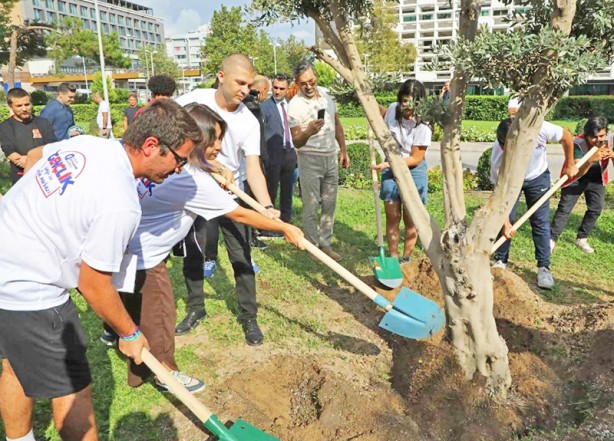 Foto - Başkan Böcek’ten, İsrail’in Gazze katliamına manidar kınama: İsrail söküyor, Böcek dikiyor