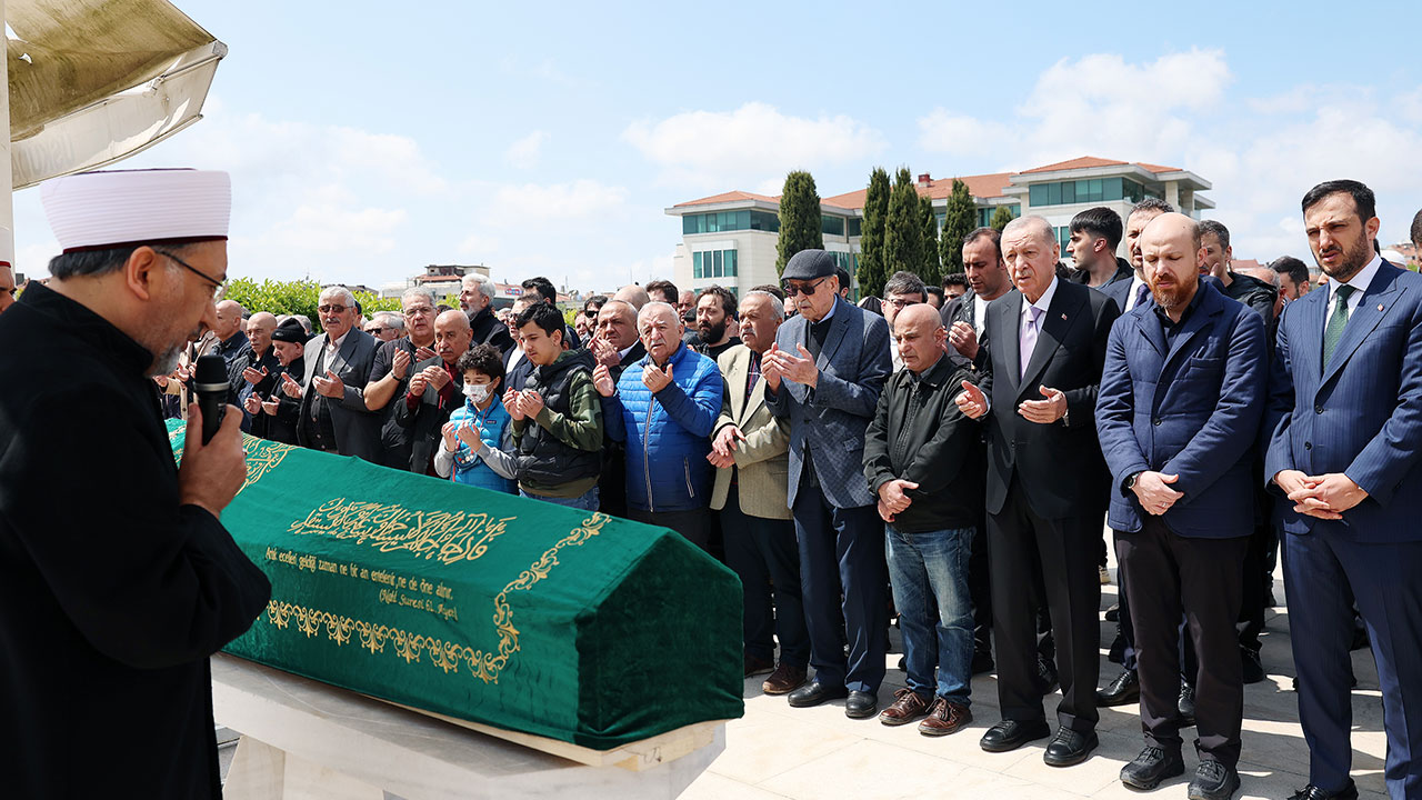 Başkan Erdoğan, Arapça öğretmeninin cenazesine katıldı