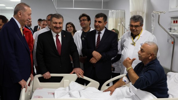 Foto - Başkan Erdoğan, Hatay ve İskenderun'daki hastanelerde tedavi gören hastaları ziyaret etti!