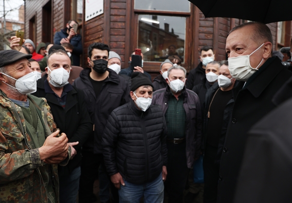 Başkan Erdoğan kıraathanede vatandaşlarla sohbet etti