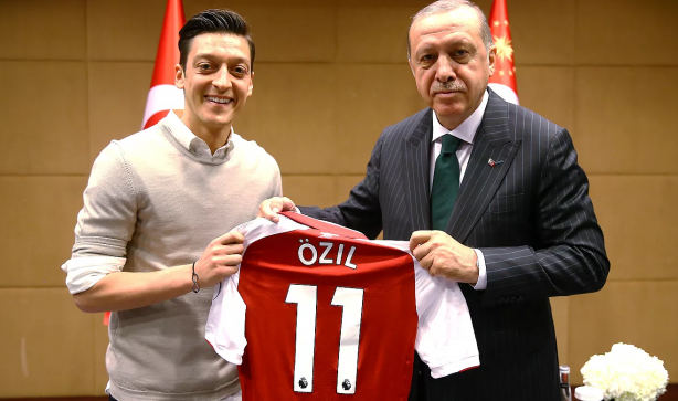 Foto - Başkan Erdoğan, Mesut Özil’in yeni projesini duyurdu